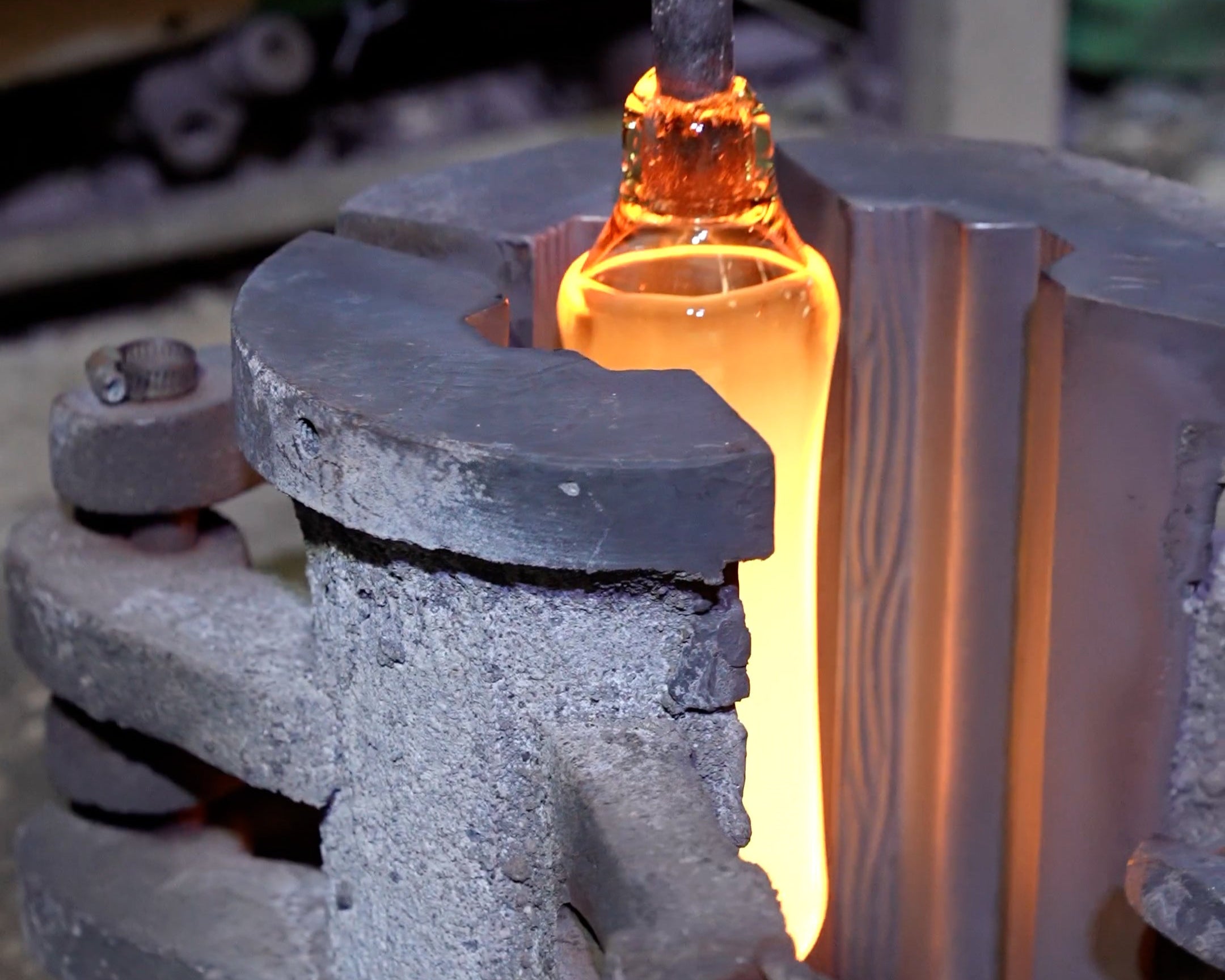 Art Glass Lighting: Handcrafted Fixtures That Double as Glowing Works of Art